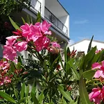 Adria 1 Apartamento *