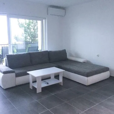 Apartman Adria 1 *